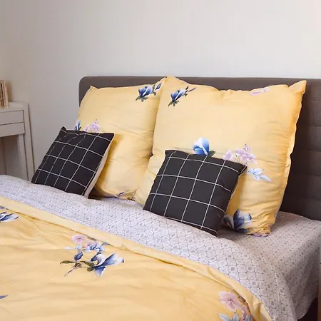 Apartment With Free Parking In *